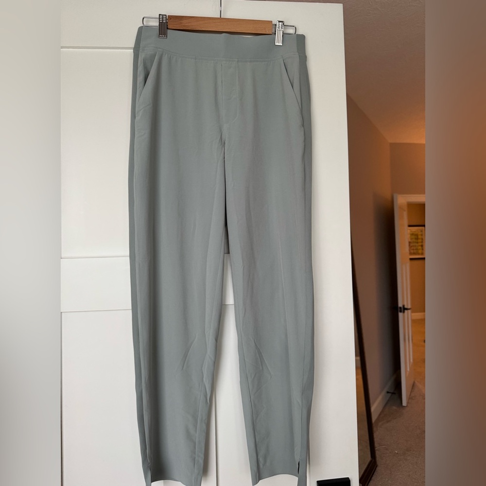 Athleta Light Sage Cropped Ankle Pants